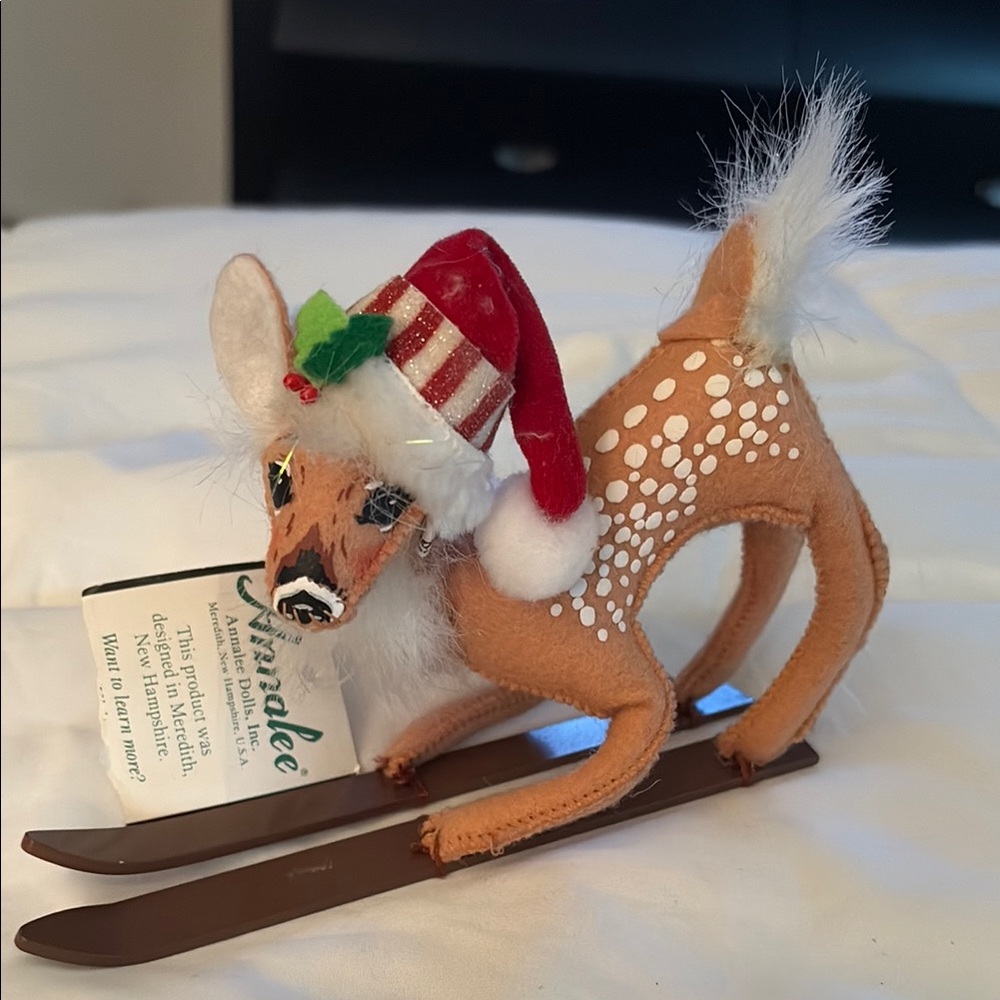 NWT Annalee Brown Fawn on skis